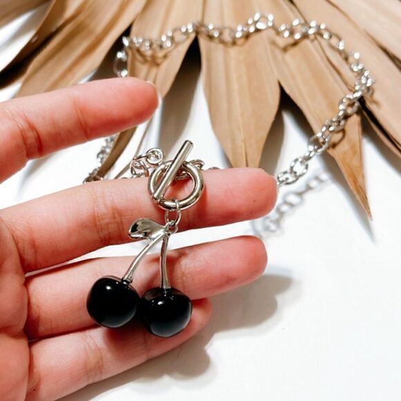 Black cherry necklace #1015 - Picture 3 of 3